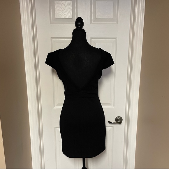 Women’s dress - Picture 3 of 9